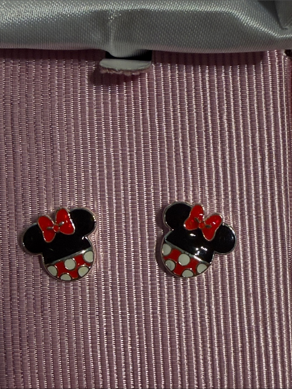 Disney Parks Authentic Original  Minnie Mouse Black,Red & White  Earrings NIB - Picture 2 of 6
